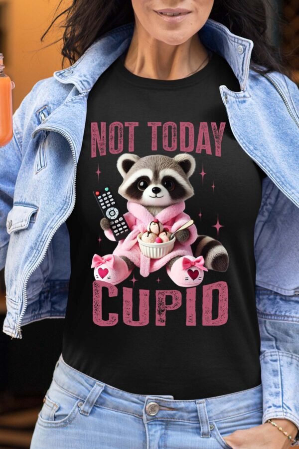 Not Today Raccoon - Tshirt Femme