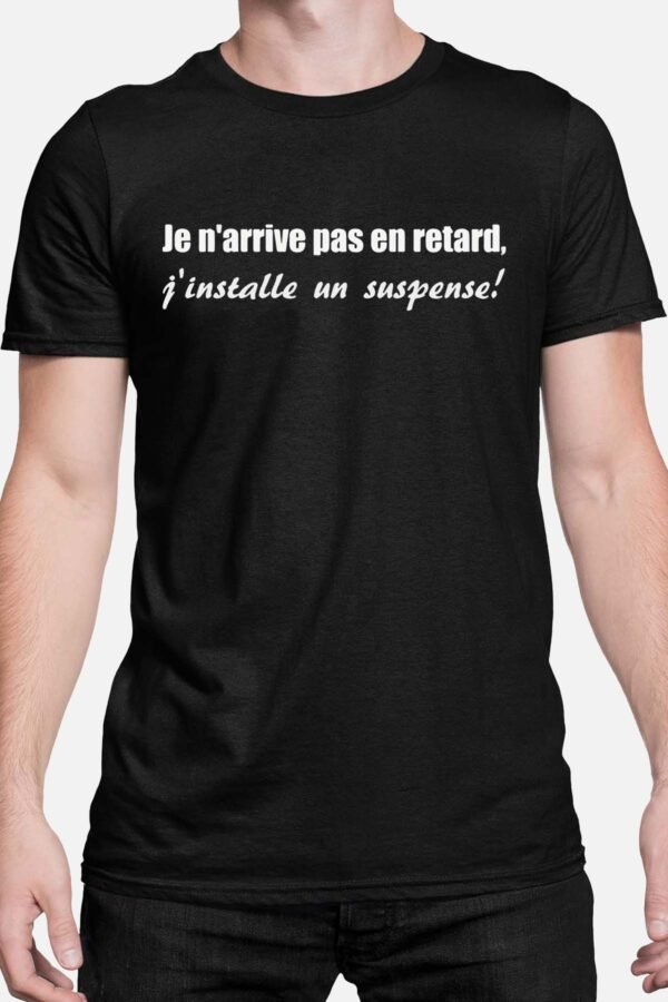 Retard Suspense  - Tshirt Homme
