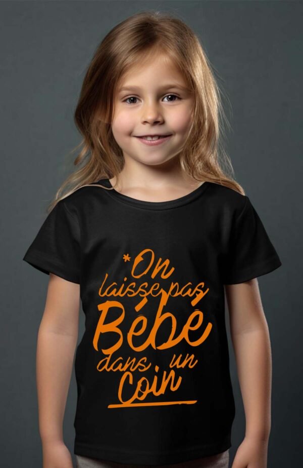 T-shirt Col Rond Fille - On laisse pas bébé dans un coin