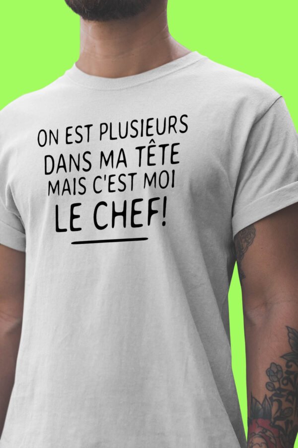 On est plusieurs dans ma tête mais c'est moi le chef - Tshirt Homme