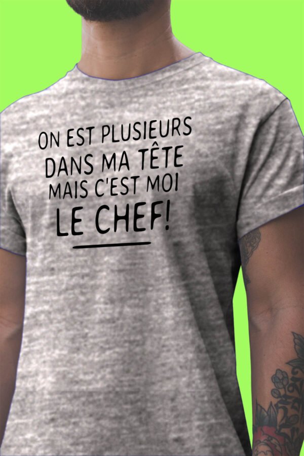 On est plusieurs dans ma tête mais c'est moi le chef - Tshirt Homme