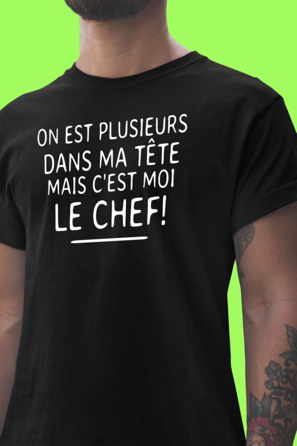 On est plusieurs dans ma tête mais c'est moi le chef - Tshirt Homme