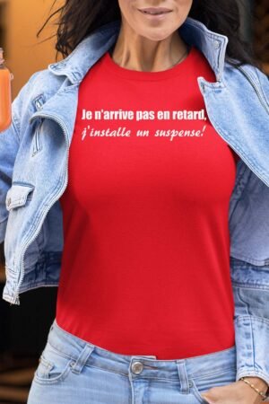 Retard Suspense – Tshirt Femme – Rouge