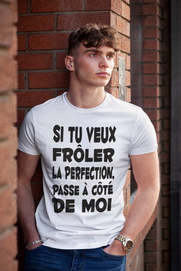 Si tu veux frôler la perfection passe à côté de moi - Tshirt Homme