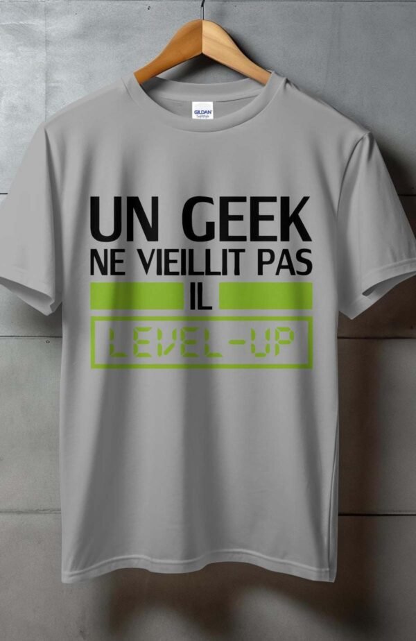Un geek ne vieillit pas - Tshirt Homme