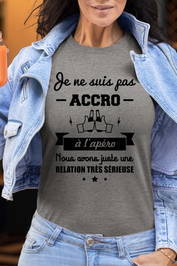 Je ne suis pas accro à l'apero - Tshirt Femme