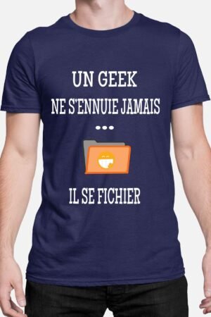 Un geek ne s'ennuie jamais - Tshirt Homme